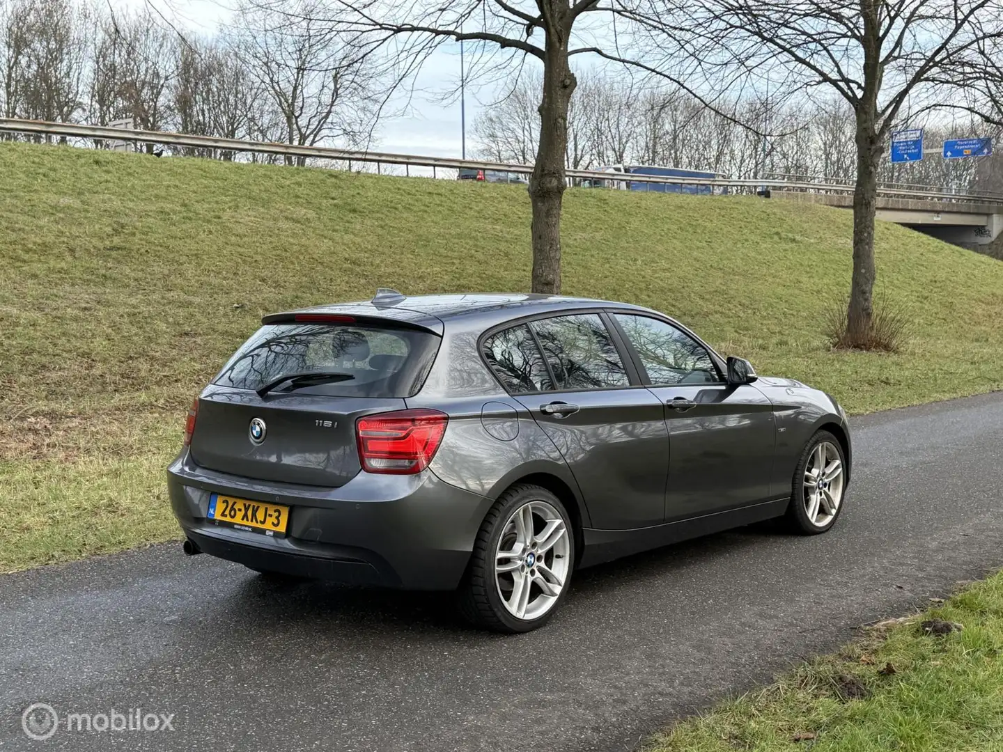 BMW 118 1-serie 118i Business*NEW APK 03/27*6 BAK*NAVIGATI Grau - 2