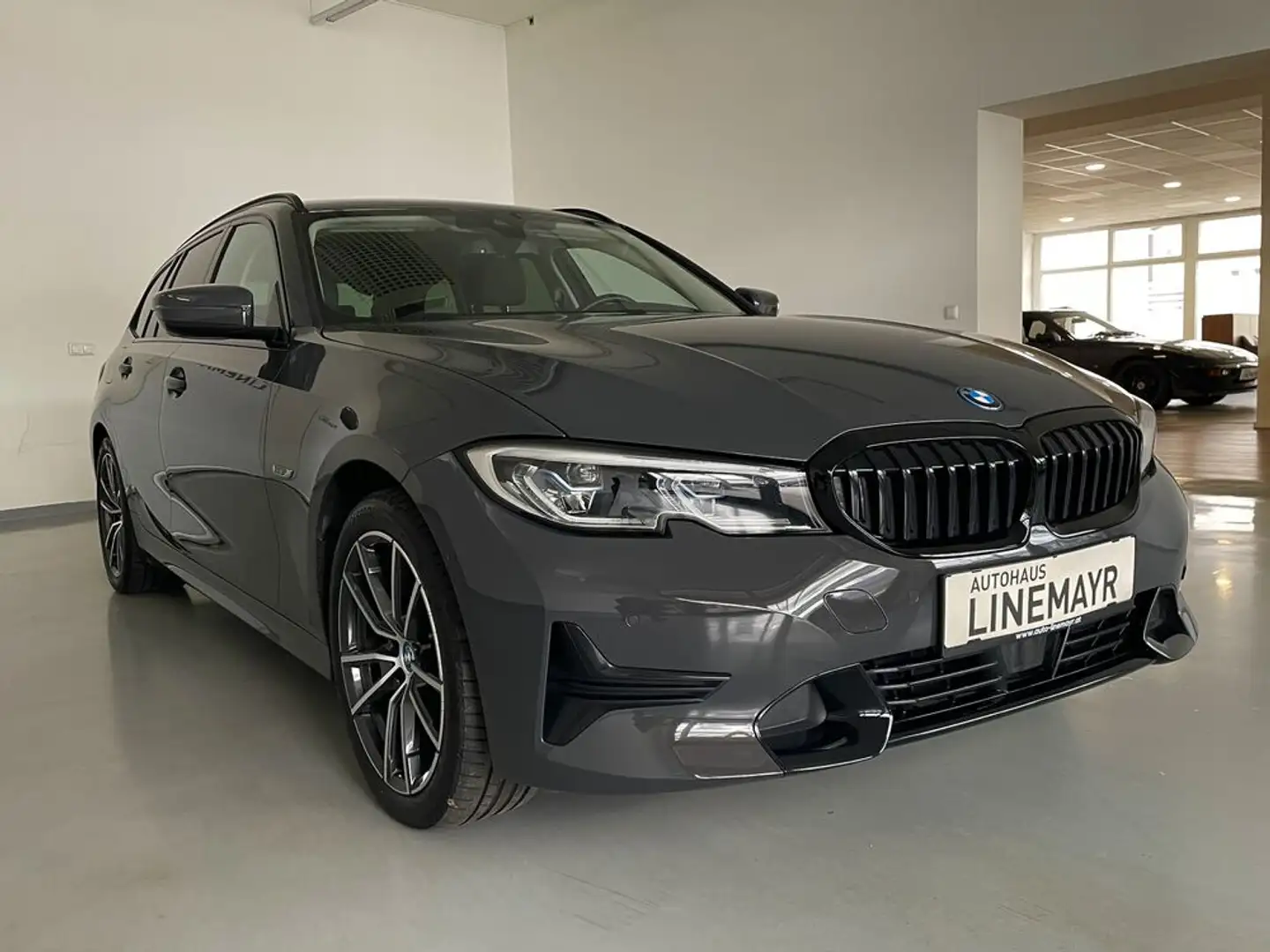 BMW 320 320e Touring Aut. Sport Line, Laserlicht Gris - 2