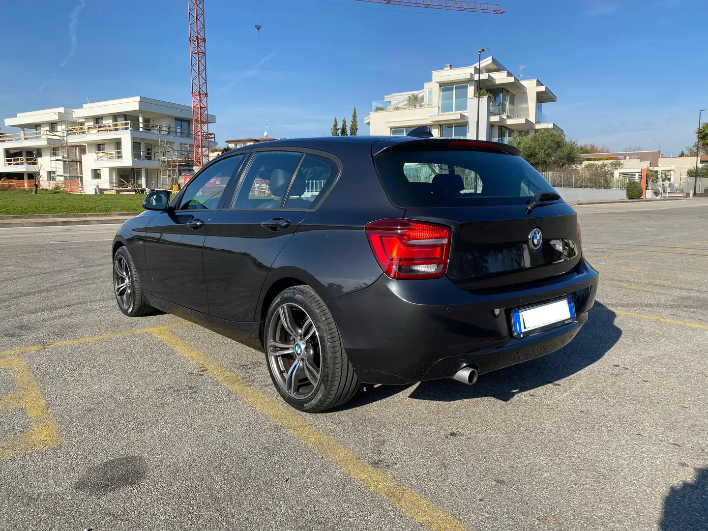 BMW 120 Serie 1 F/20-21 2011 120d 5p Urban Чорний - 1