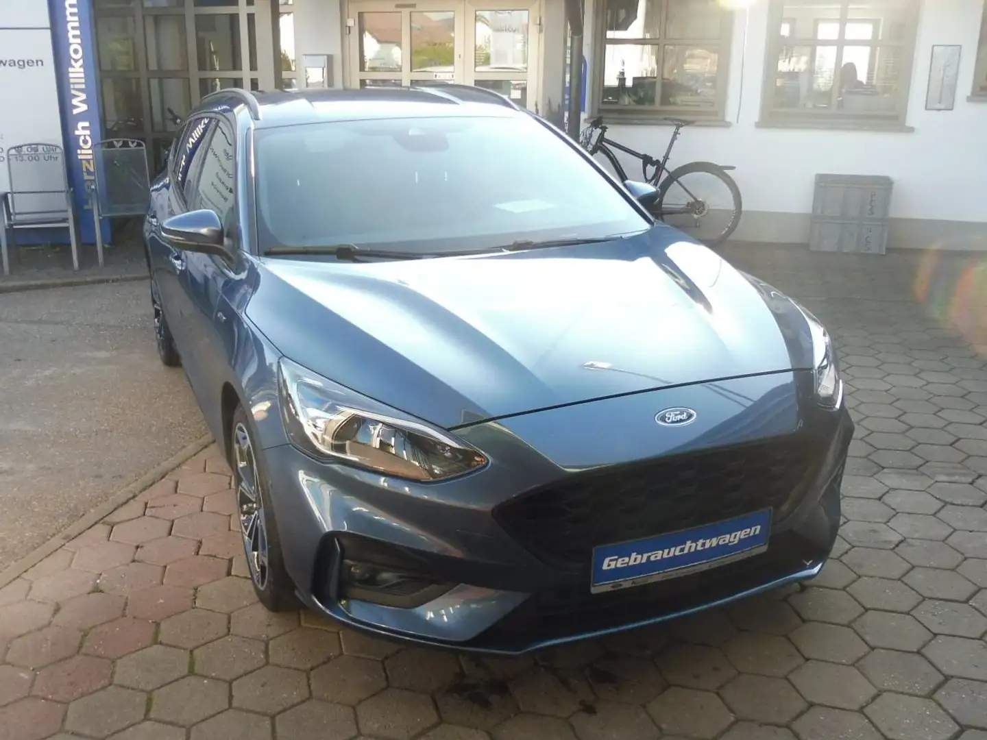 Ford Focus ST-Line Turnier Bleu - 1