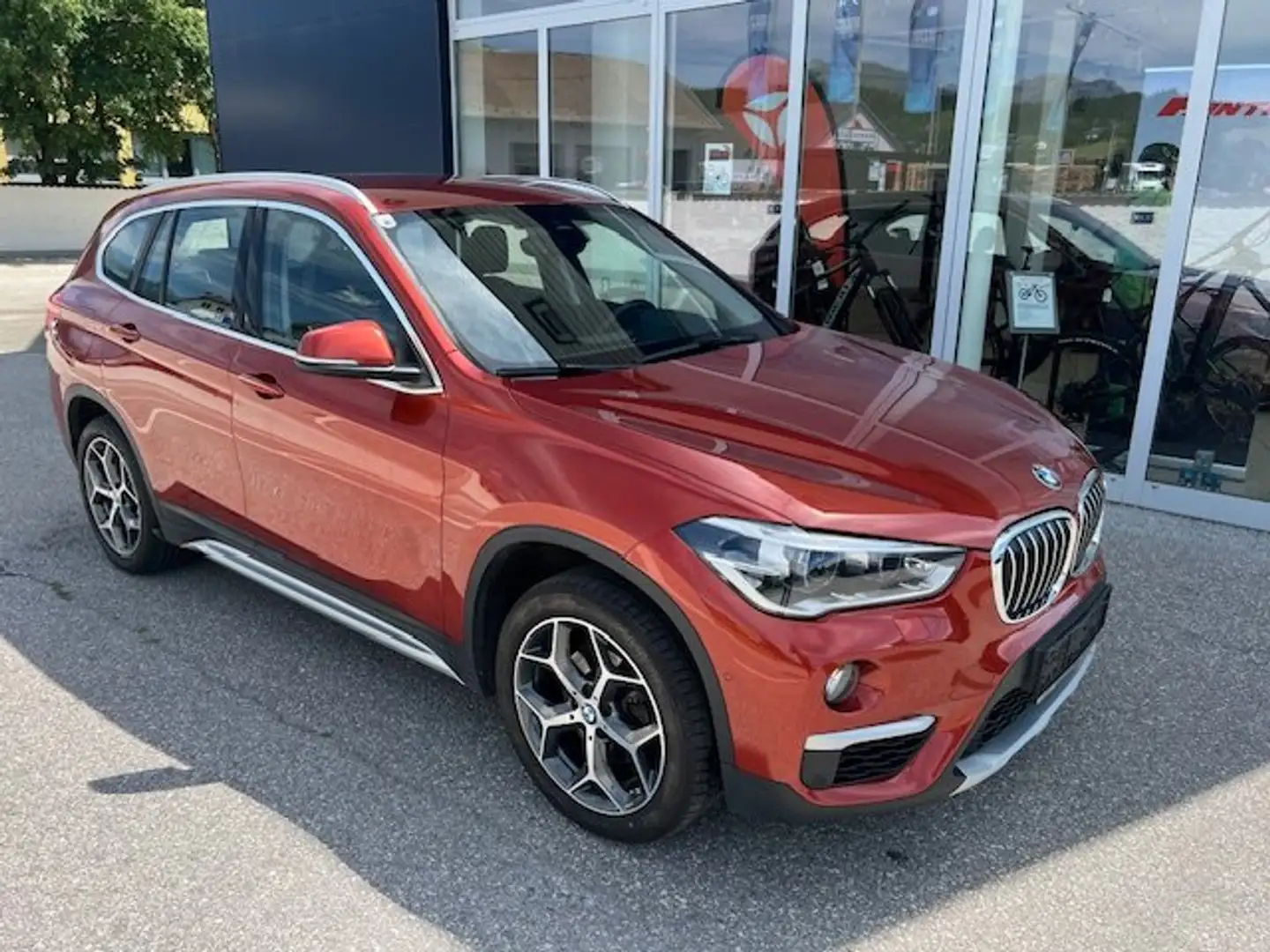 BMW X1 xDrive 18 d xLine Diesel Allrad *92.000km* Orange - 1