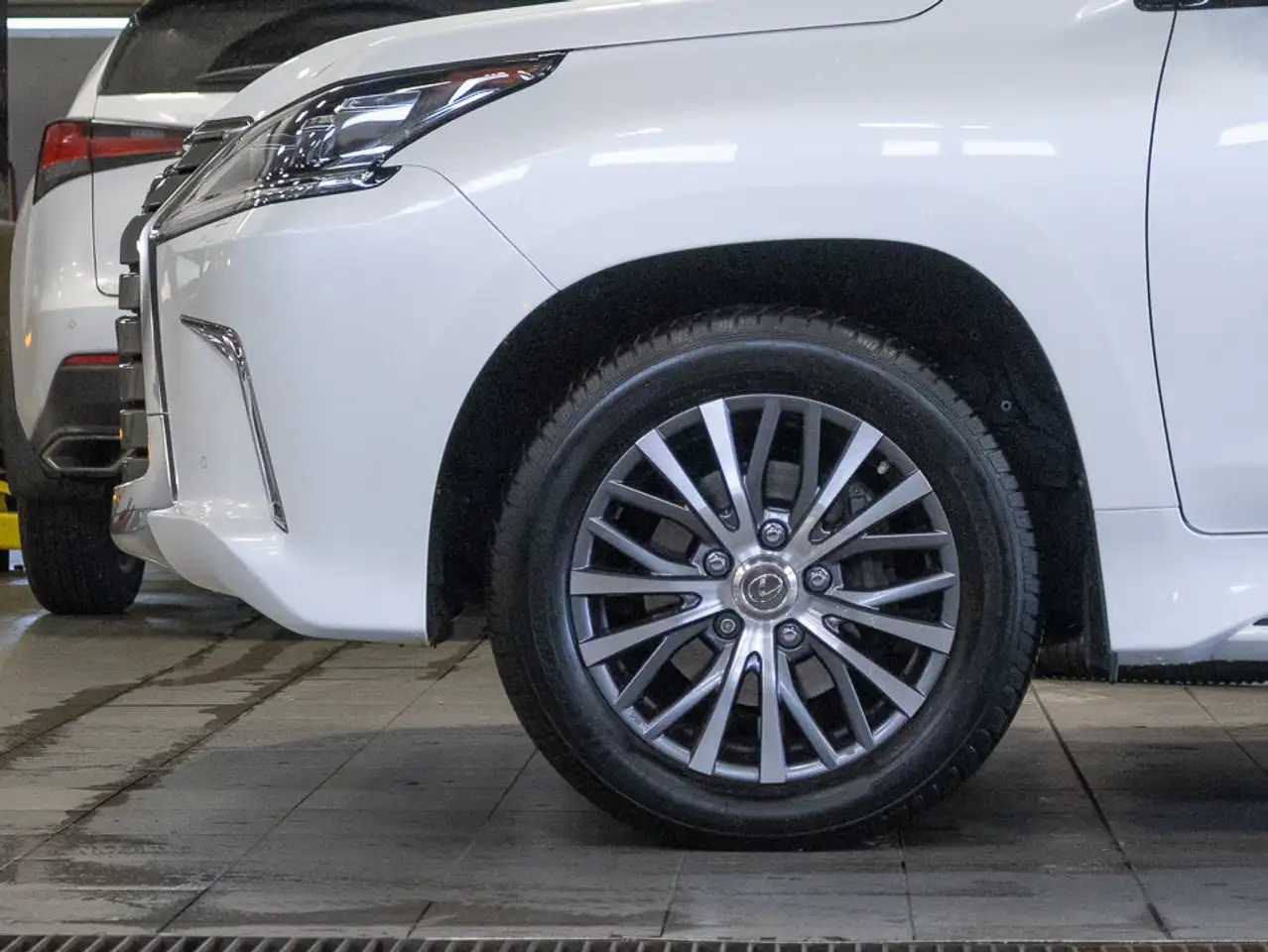 Lexus LX photo Lexus LX