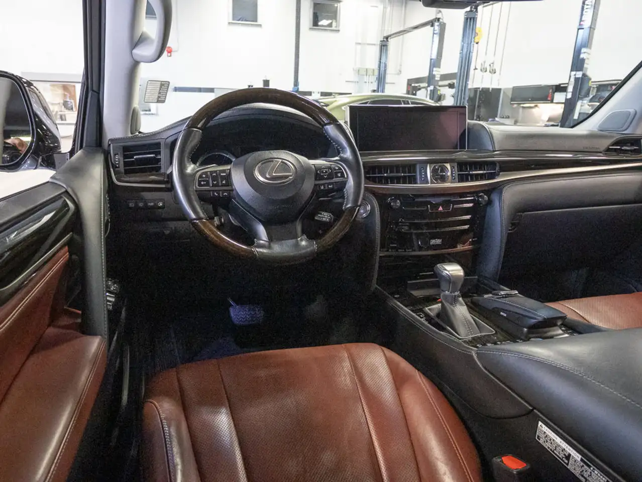 Lexus LX photo Lexus LX