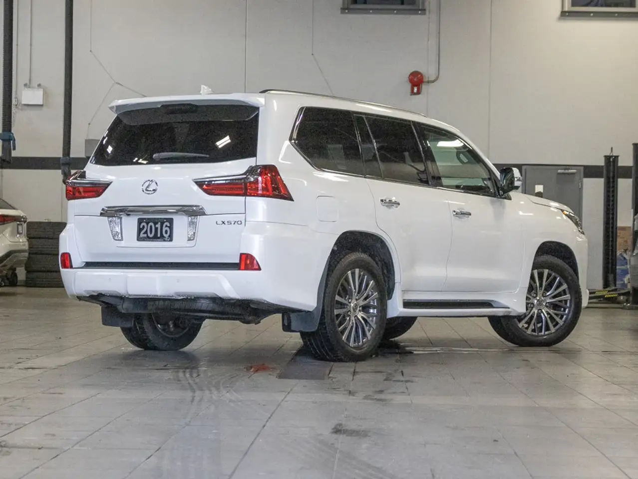 Lexus LX photo Lexus LX