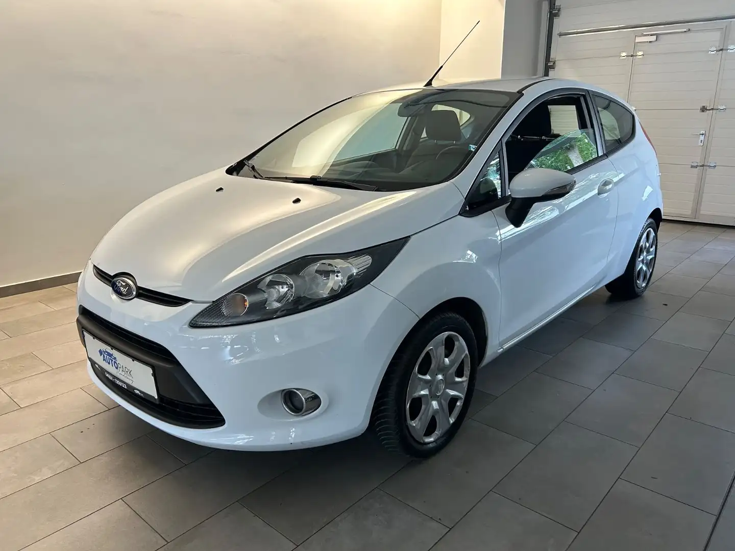 Ford Fiesta 1.25 Champions Edition Weiß - 1