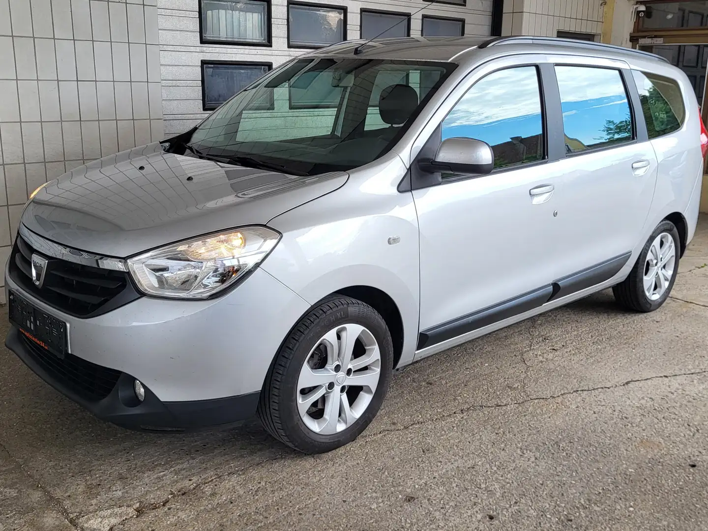 Dacia Lodgy Supreme TCe 115 S Silber - 1