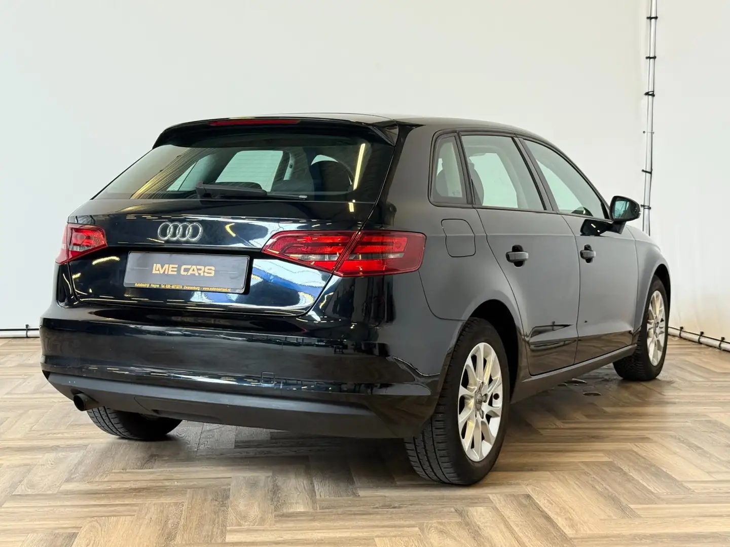Audi A3 Sportback 1.2 TFSI Attraction , NAP , INRUIL MOGEL Schwarz - 2