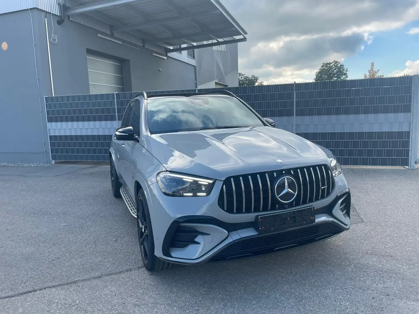 Mercedes-Benz GLE 53 AMG 4Matic+ *7 Sitzer*AHK*22"*PERFORMANCE Gris - 1