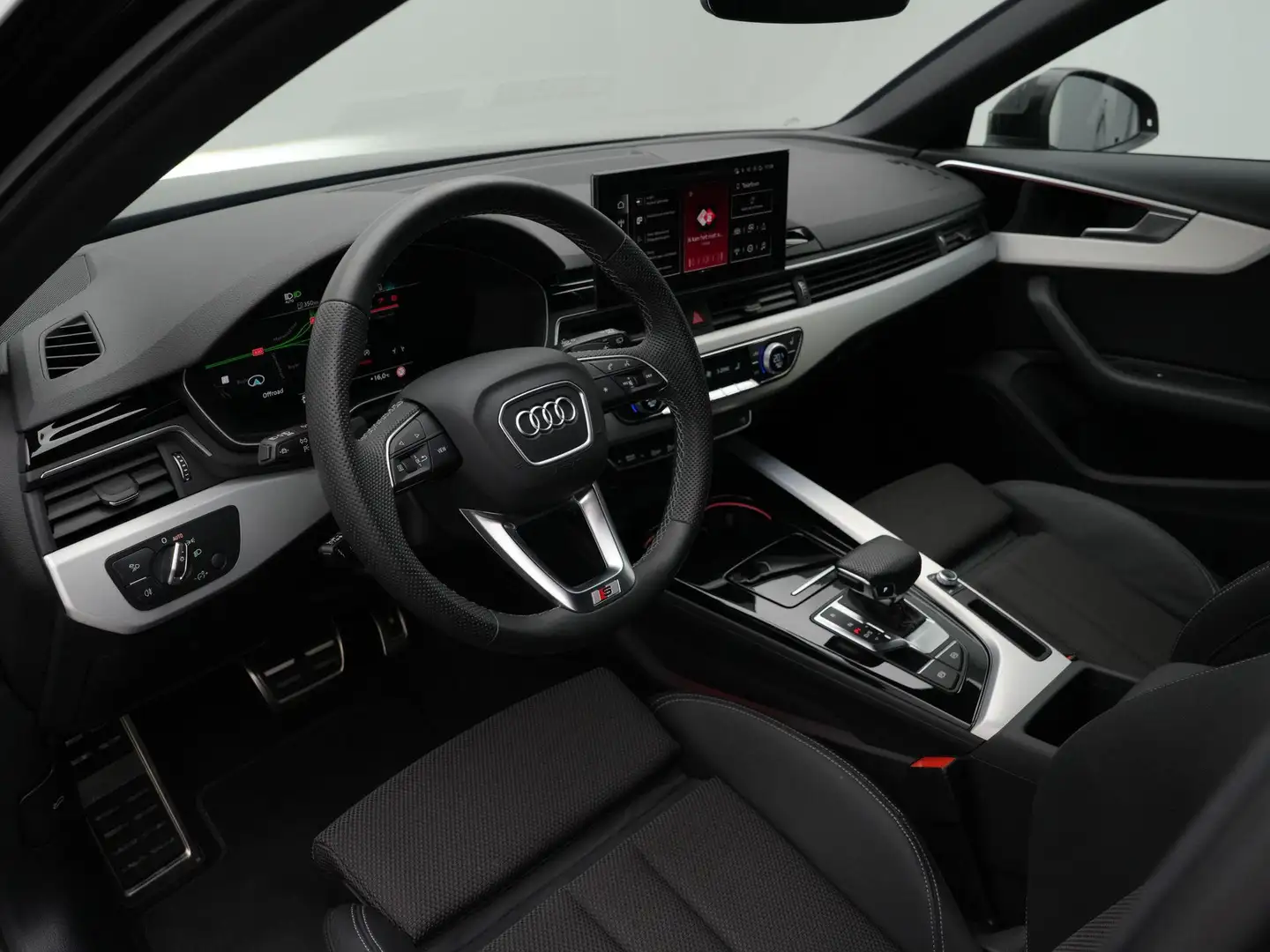 Audi A4 Avant 35 TFSI 150 pk S-tronic S edition Competitio Zwart - 2