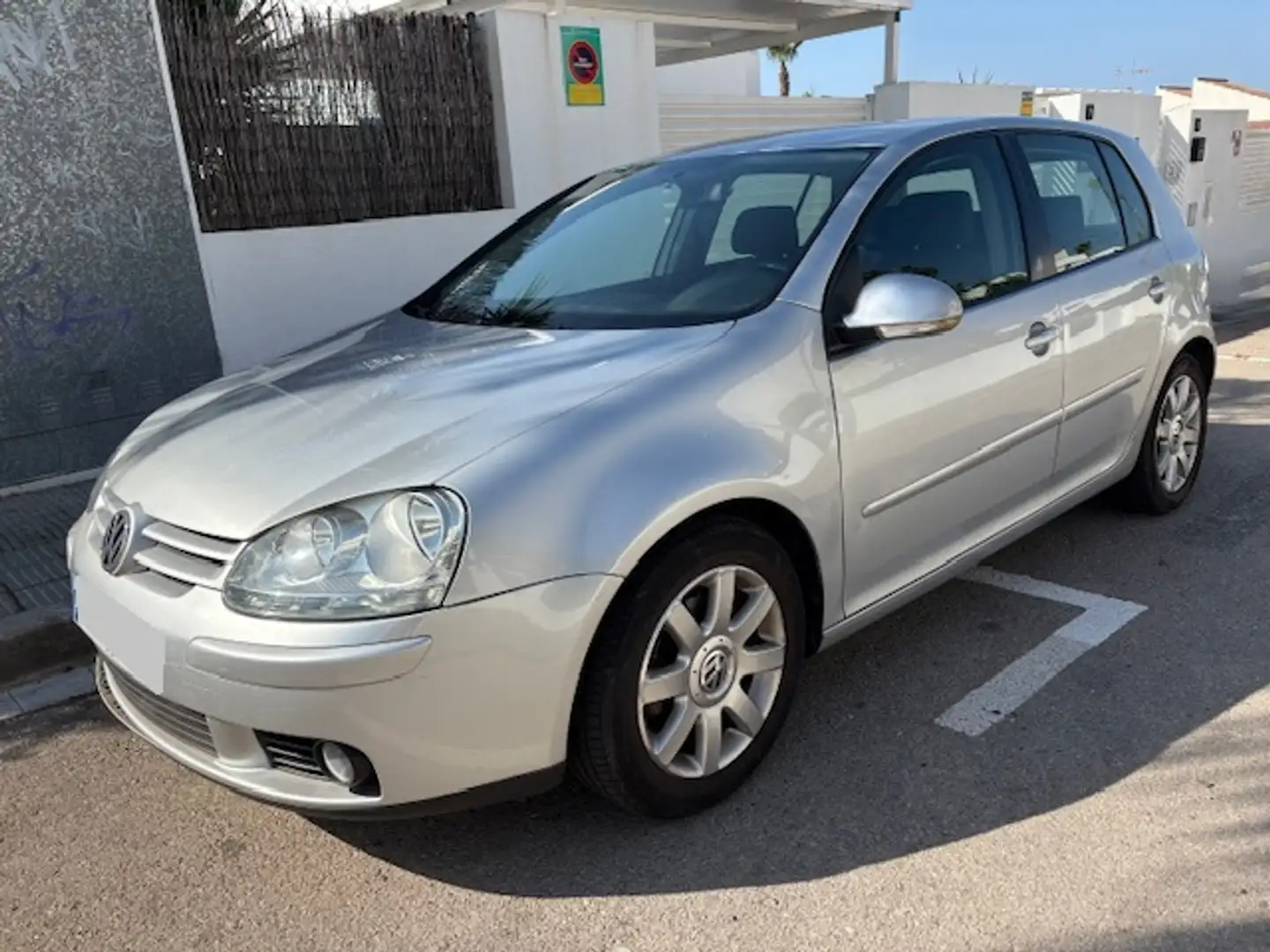 Volkswagen Golf 1.6 Highline Plateado - 1