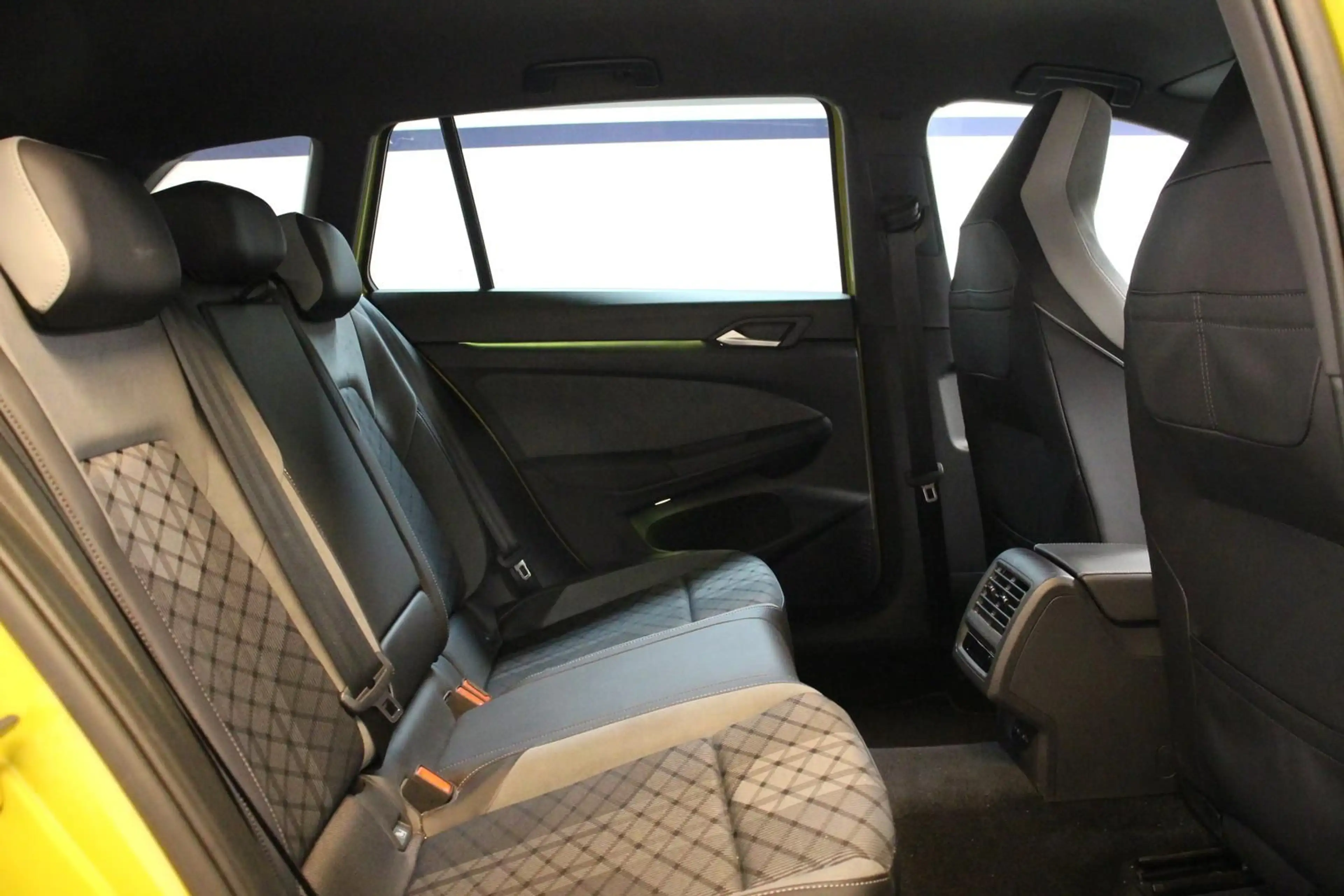 Volkswagen Golf Variant 1.5 eTSI DSG R-line AHK ACC KAMERA — photo 14