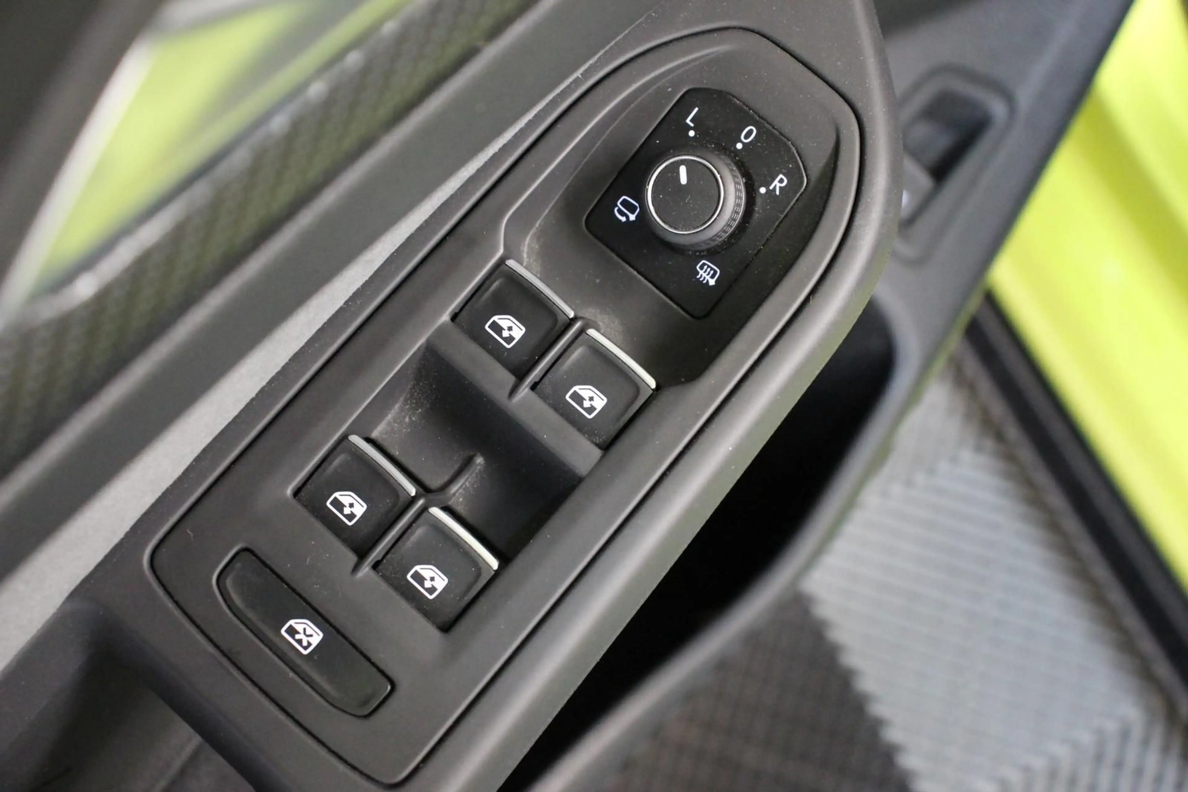 Volkswagen Golf Variant 1.5 eTSI DSG R-line AHK ACC KAMERA — photo 8