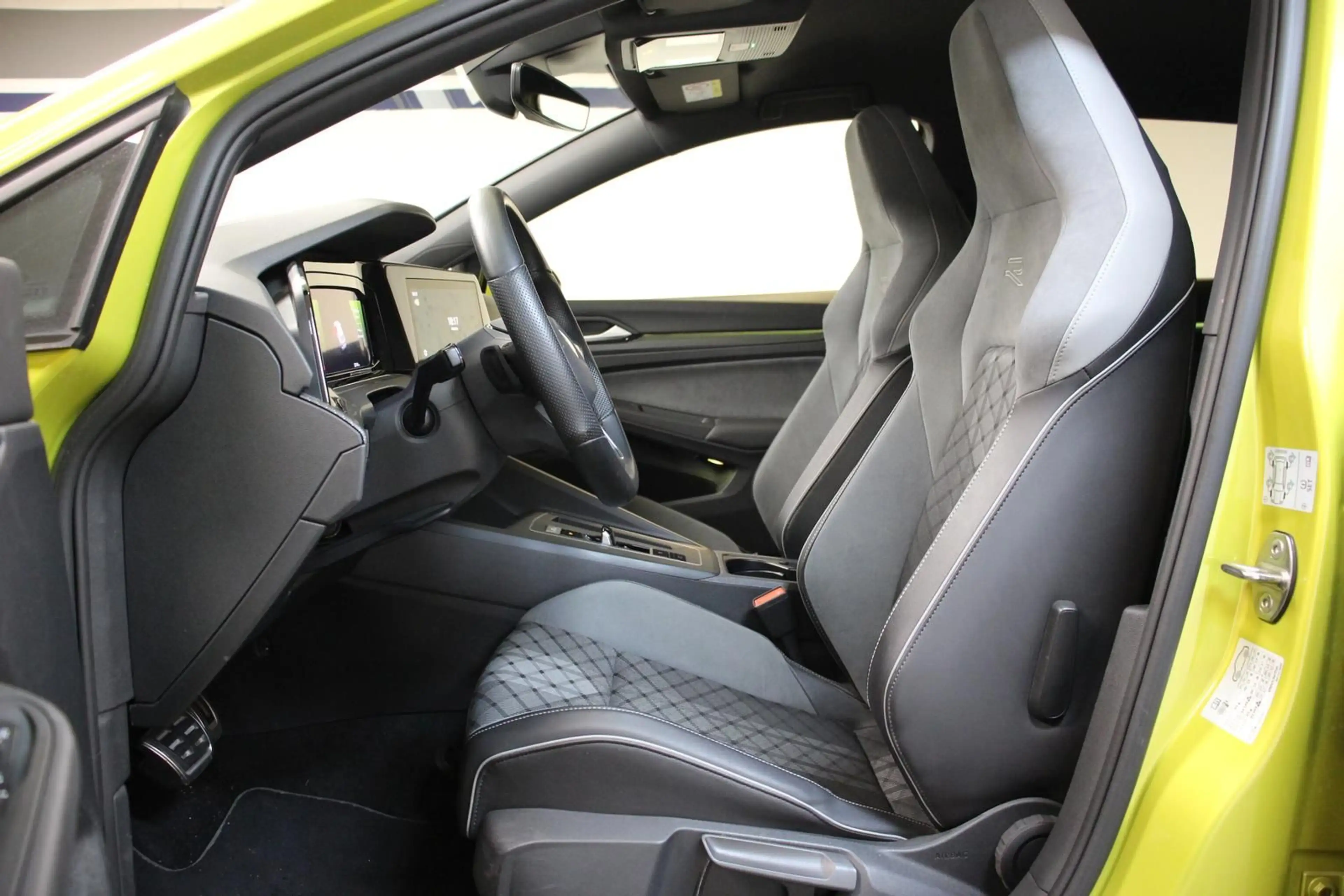 Volkswagen Golf Variant 1.5 eTSI DSG R-line AHK ACC KAMERA — photo 10