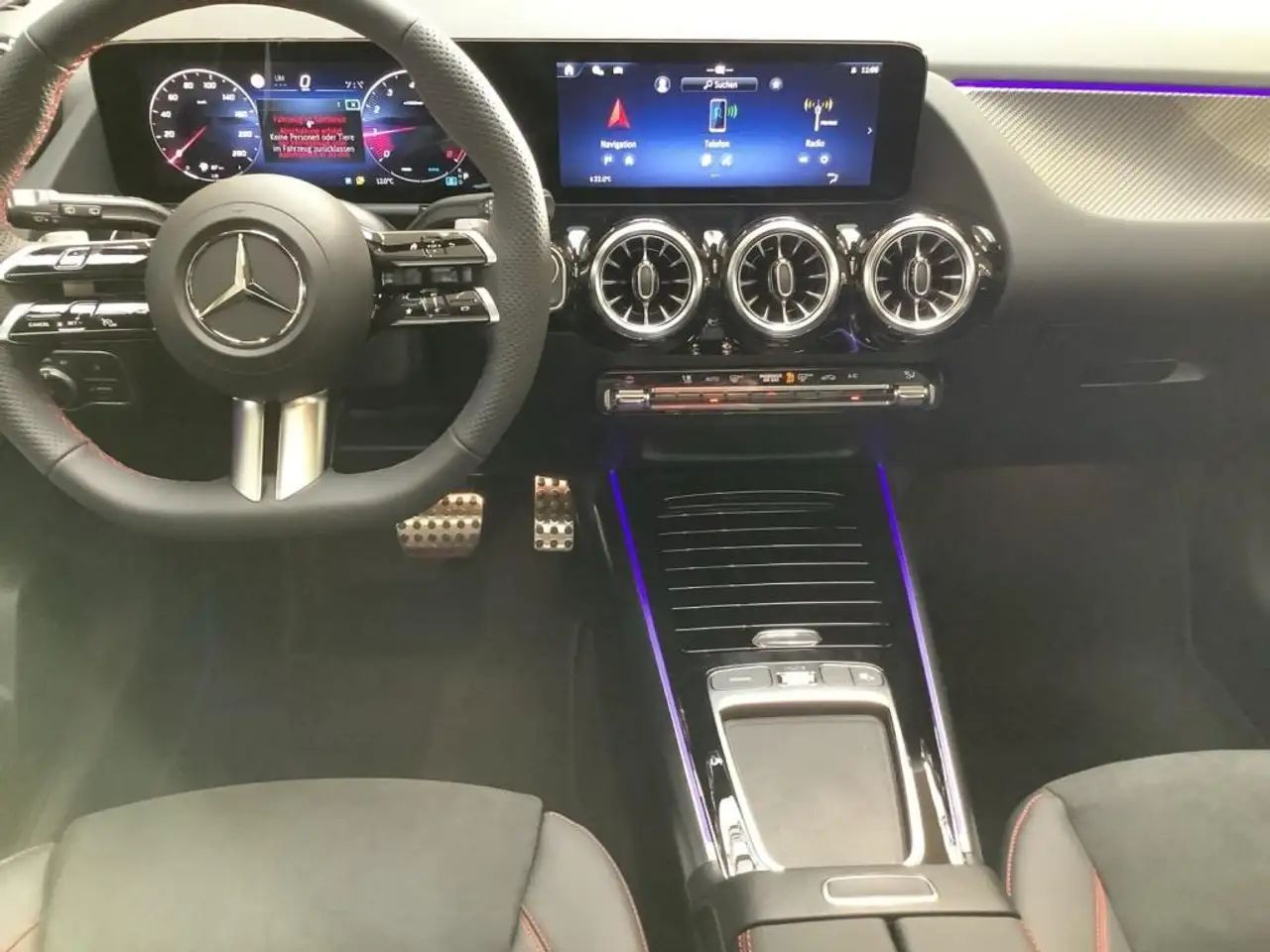 Mercedes-Benz GLA 200 AMG+NIGHT+19"+360°+Panorama+AHK+KEYLESS+ 12