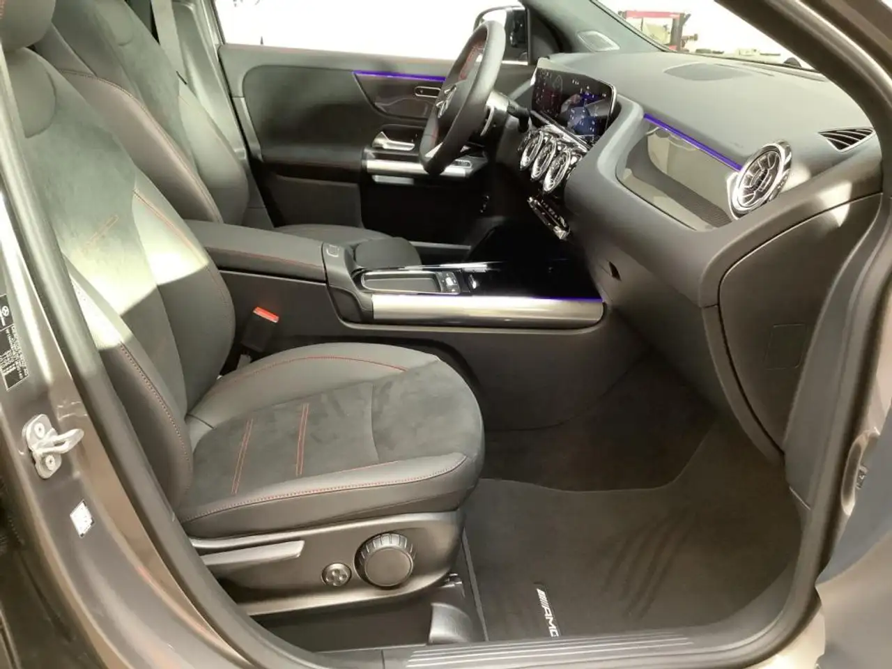 Mercedes-Benz GLA 200 AMG+NIGHT+19"+360°+Panorama+AHK+KEYLESS+ 6