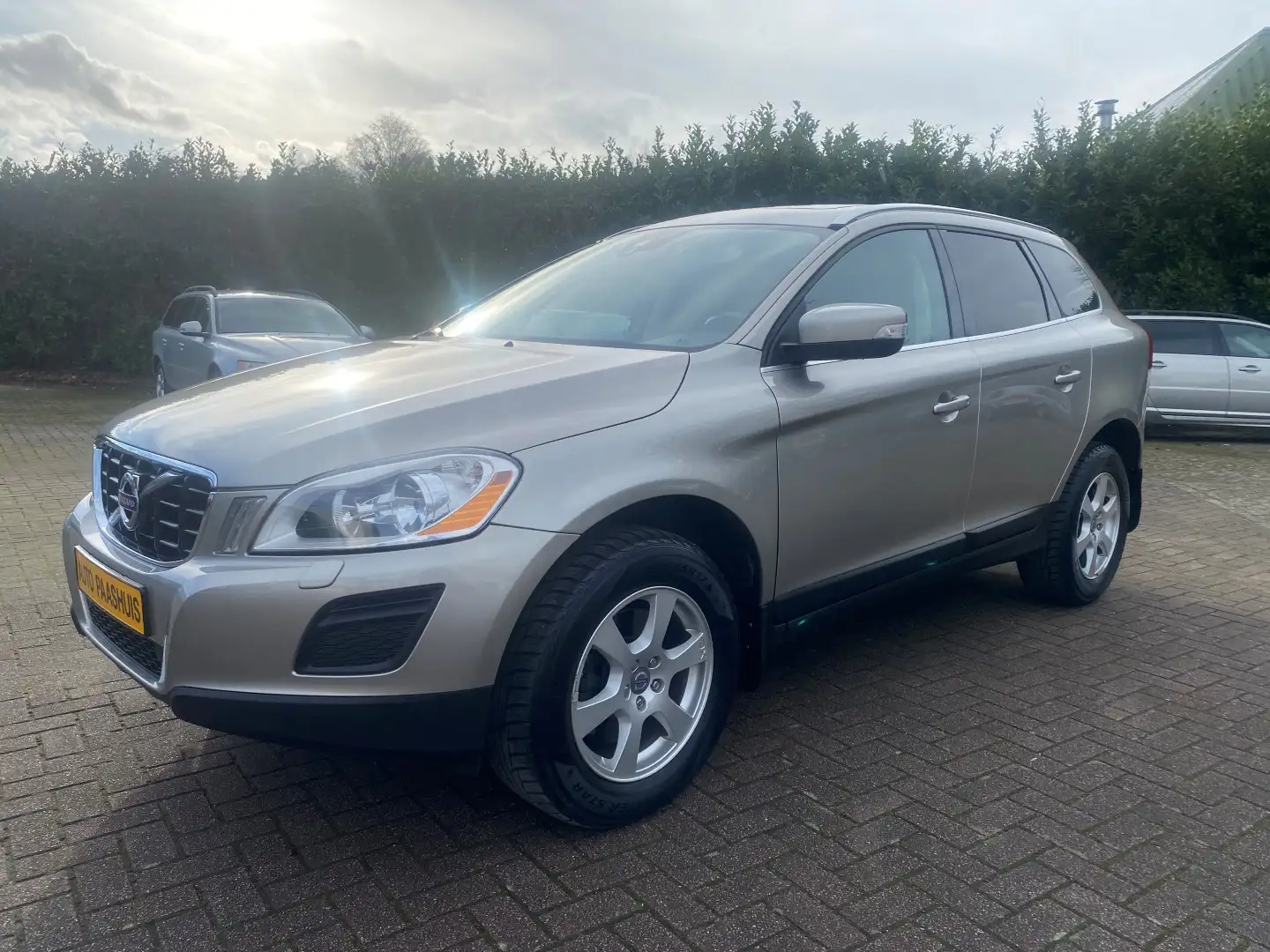 Volvo XC60 3.2 Momentum Plus / Pano.dak / Privacyglass Grijs - 1