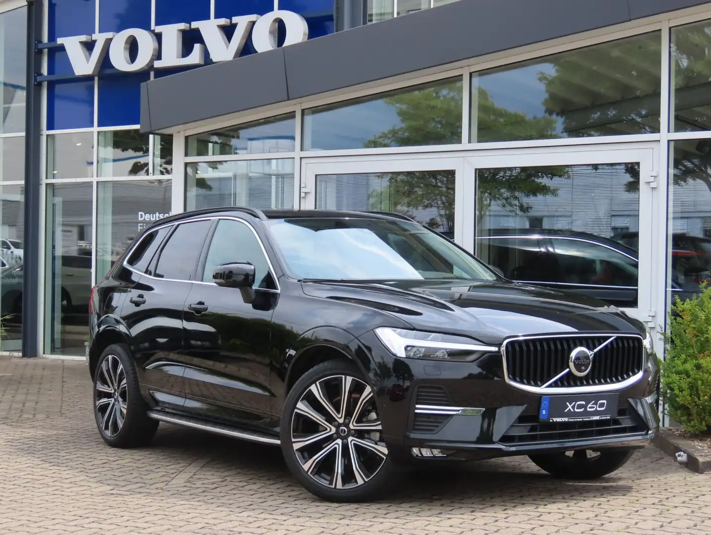 Volvo XC60 Momentum Pro 2WD Negro - 1