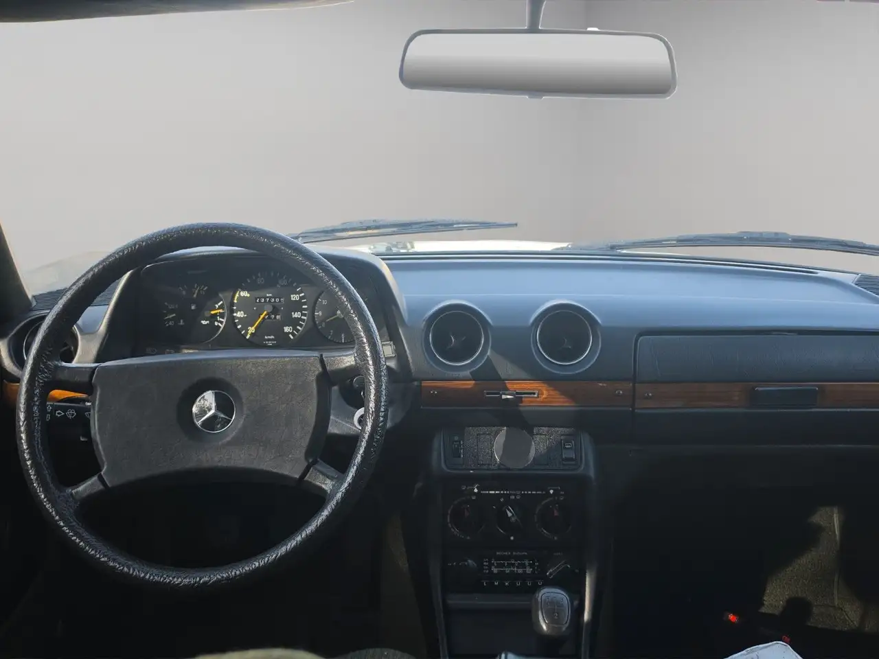 Mercedes-Benz 200 (OLDTIMER H-KENZEICHEN), foto 11