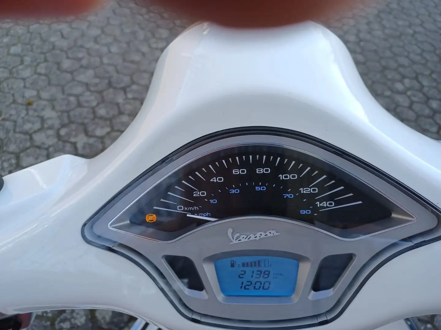 Vespa Primavera 125 Alb - 2
