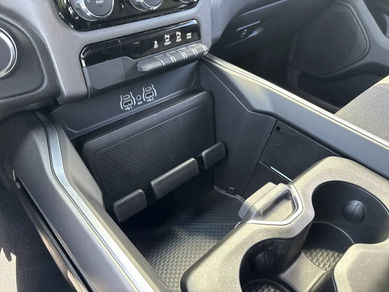RAM 1500 снимка RAM 1500