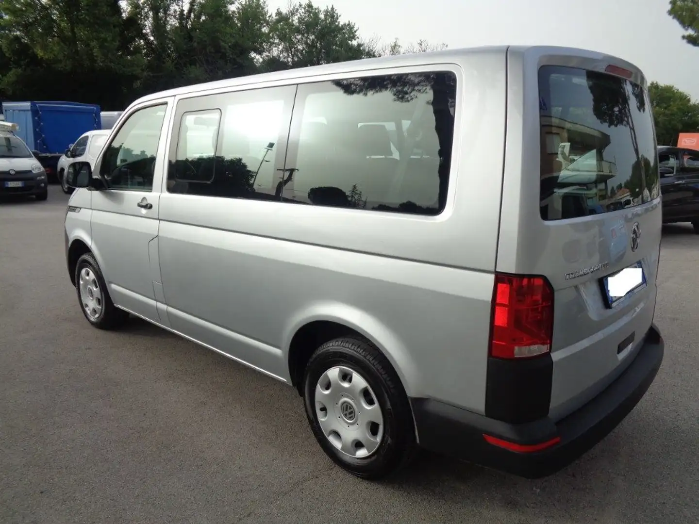 Volkswagen Transporter 2.0 TDI 110CV Kombi 9 posti Stříbrná - 2