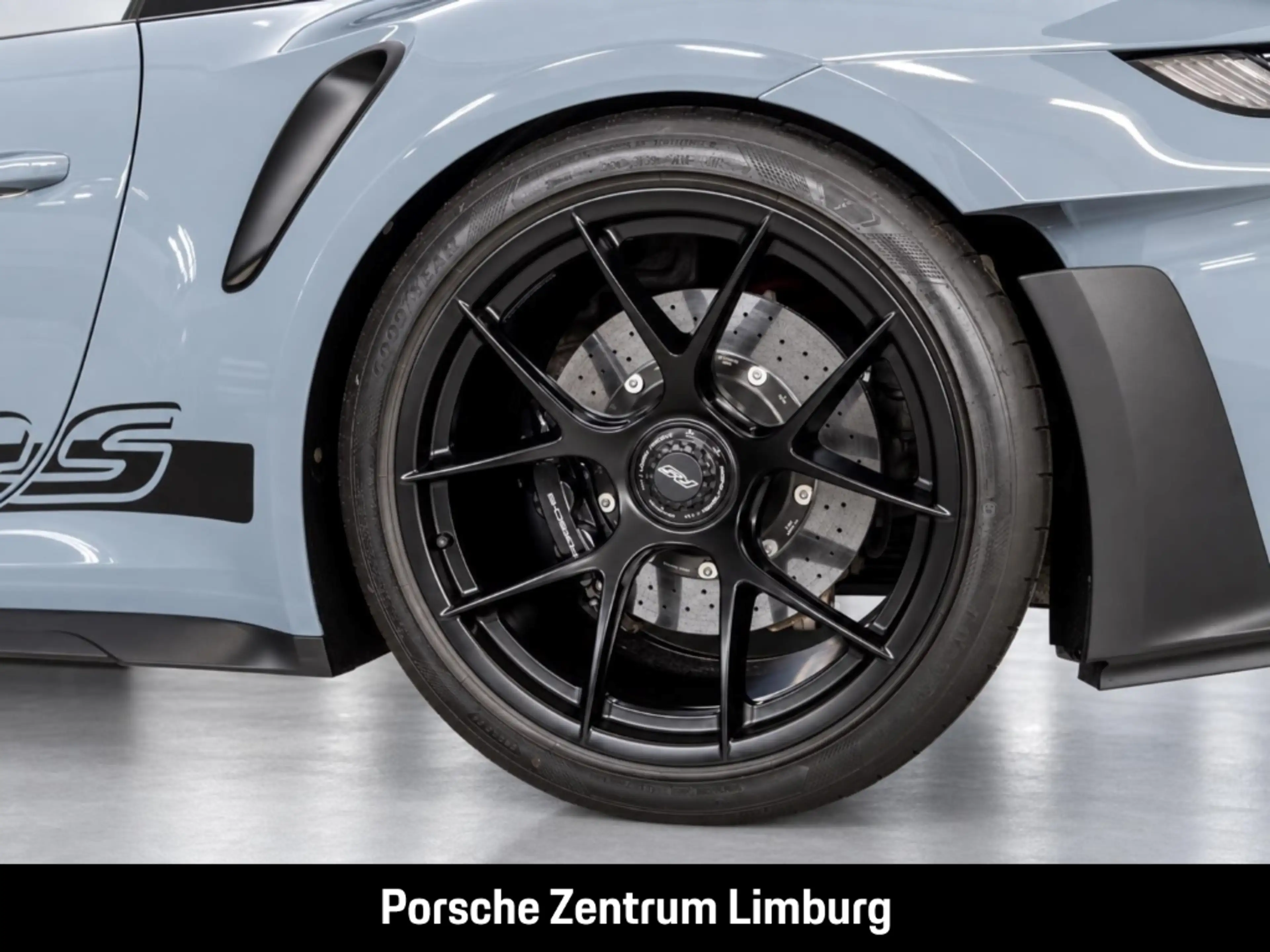 Porsche 992 (911) GT3 RS — photo 8