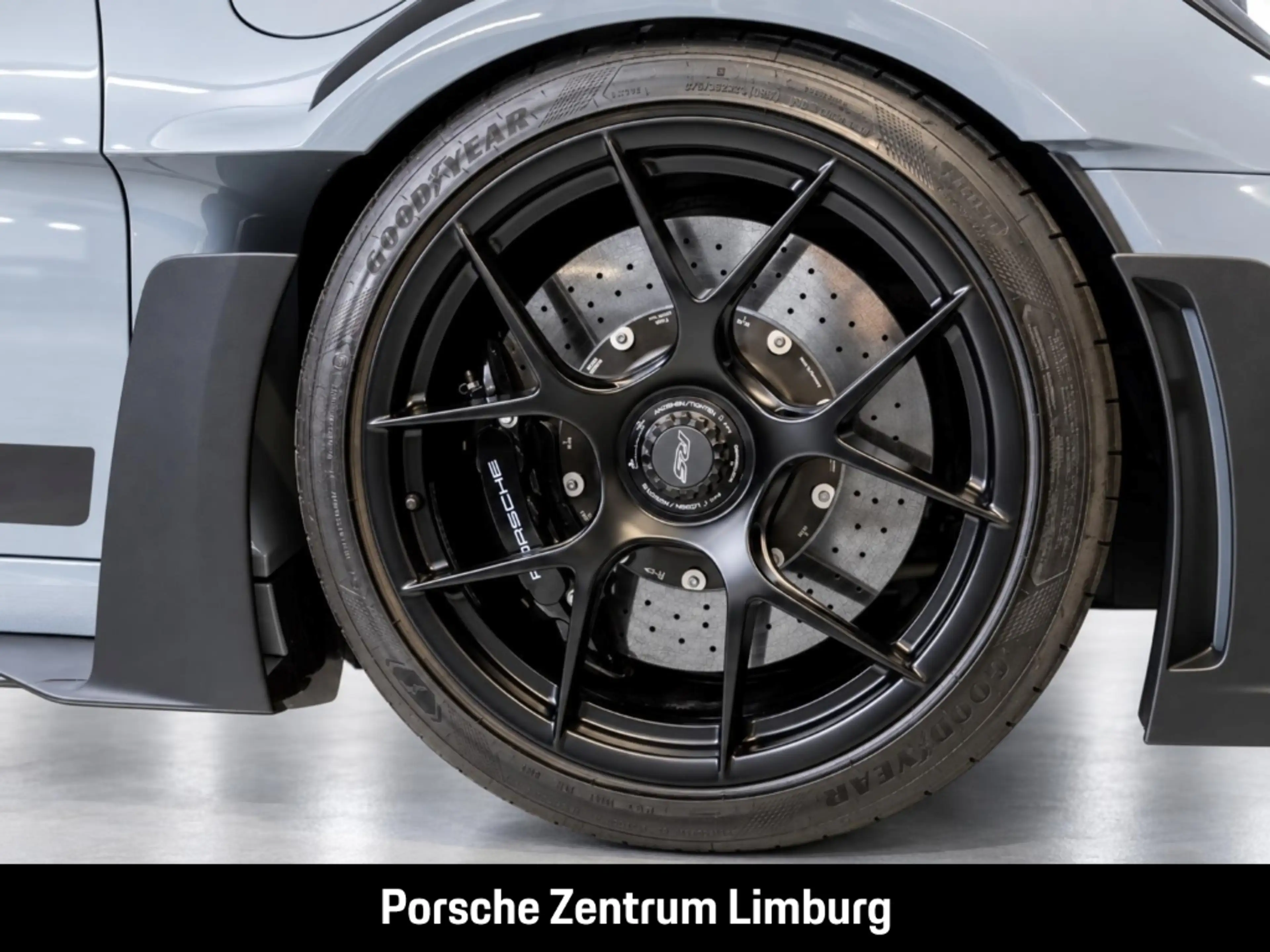 Porsche 992 (911) GT3 RS — photo 7