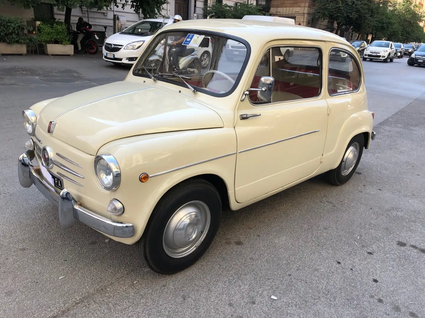 Fiat 600 D bež - 1