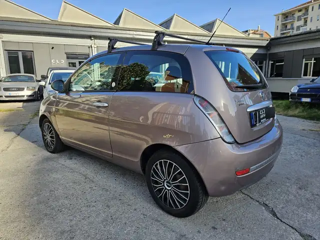 Lancia Ypsilon view 4