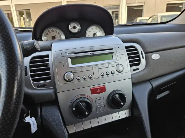 Lancia Ypsilon view 11