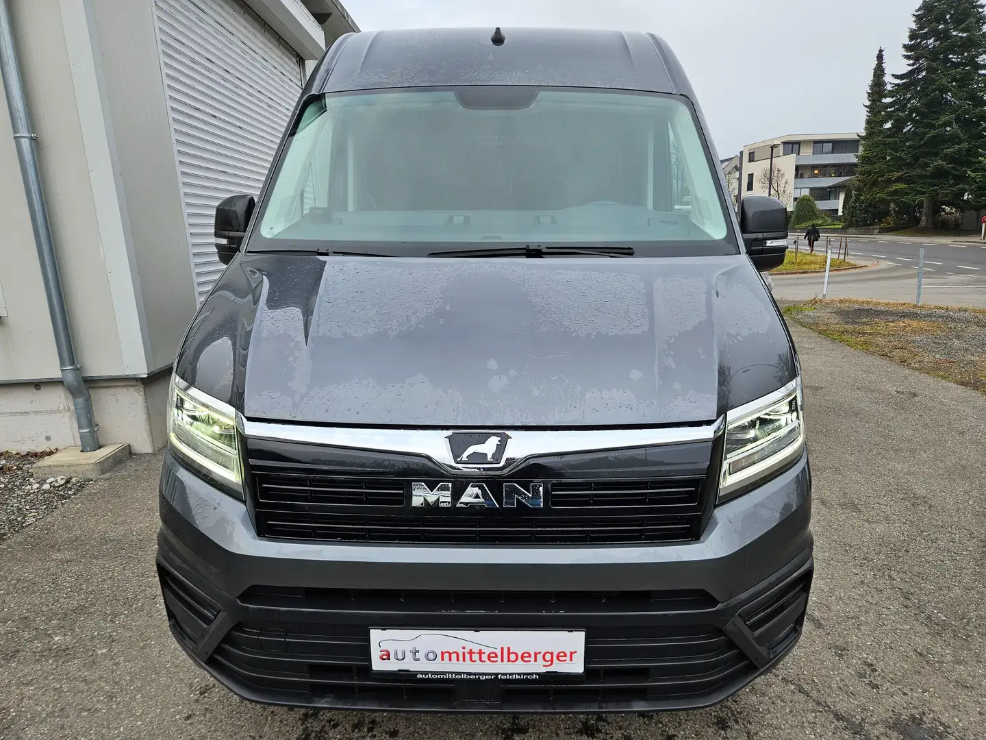 MAN Kasten TGE 3.180 4x2 lang Hochdach Grau - 2