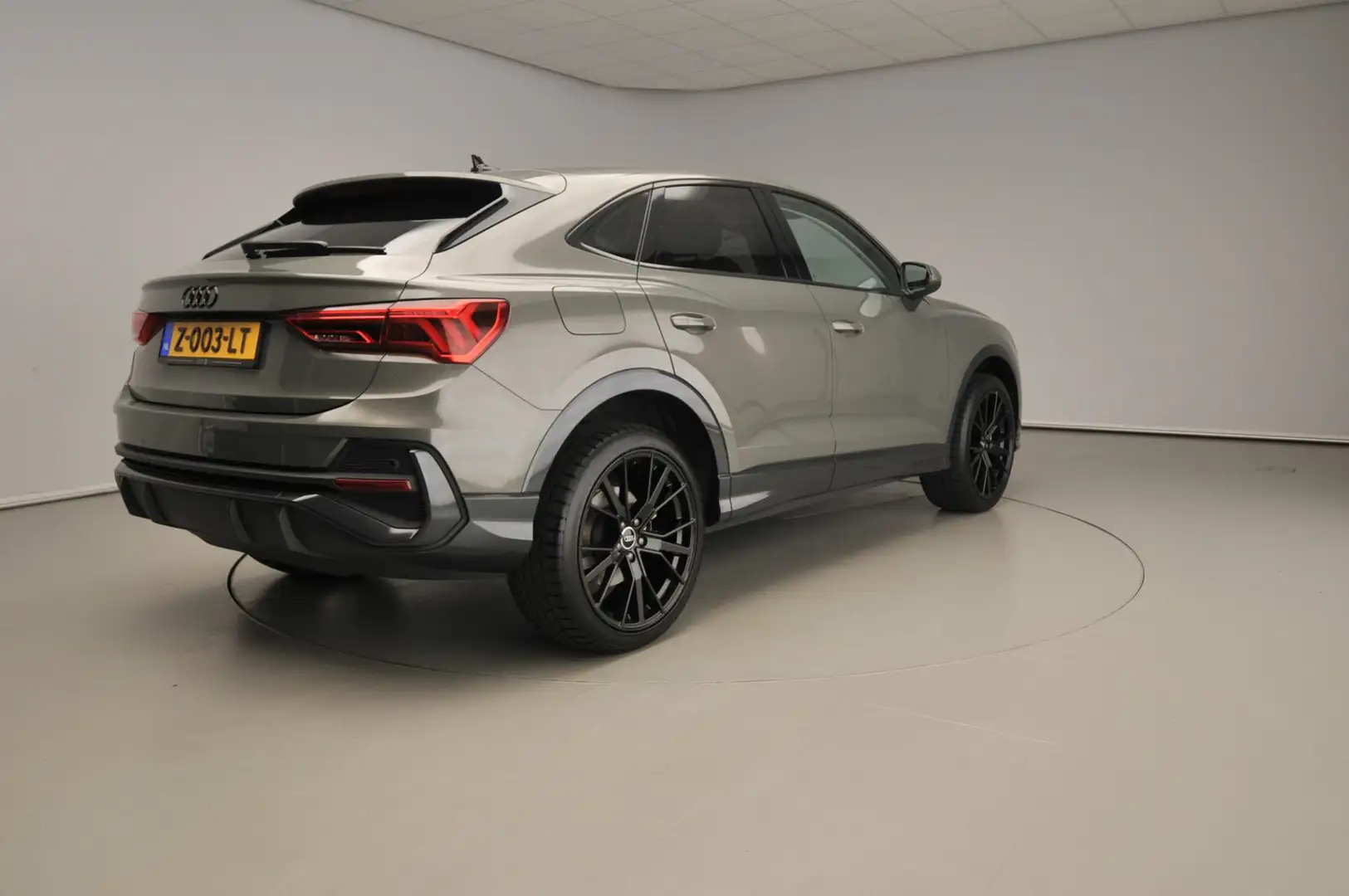 Audi Q3 Sportback 45 TFSI e S Edition | Zwart Optiek | Alu Grijs - 2