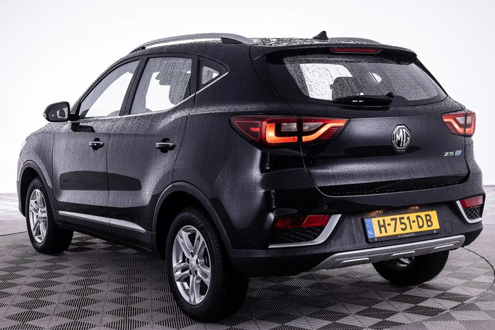 MG ZS EV Comfort 45 kWh ✅ 1e Eigenaar Zwart - 2