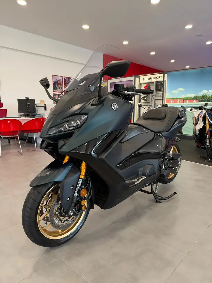 Yamaha Tmax 560