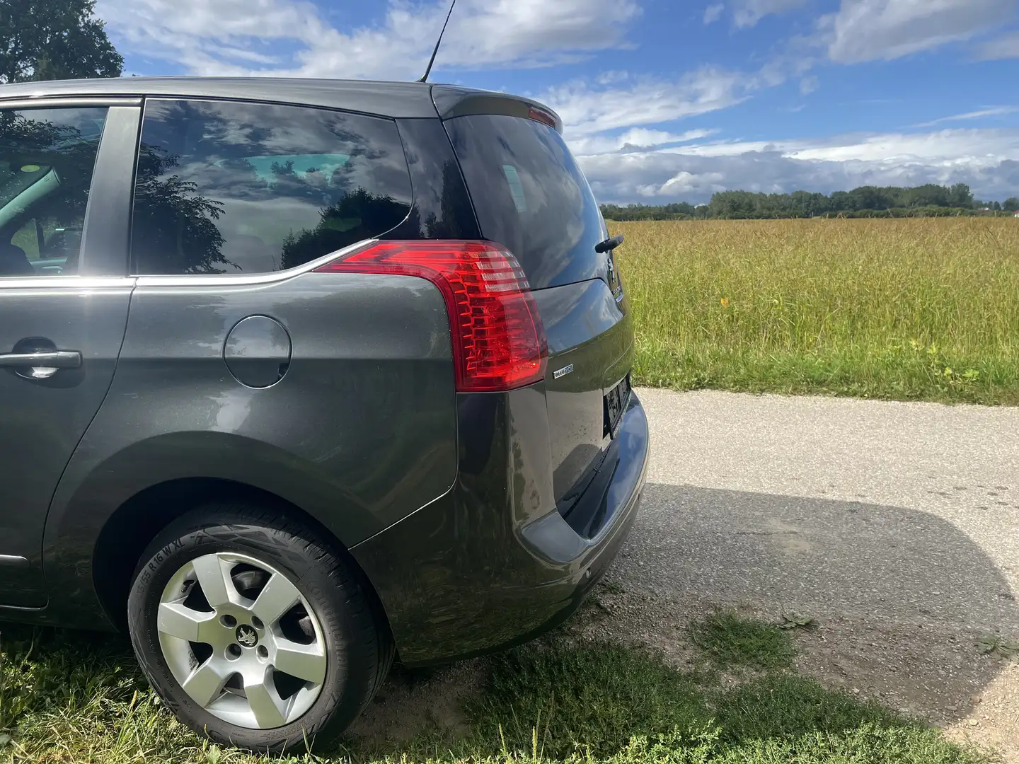 Peugeot 5008 5008 1,6 BlueHDi 120 S Grau - 2