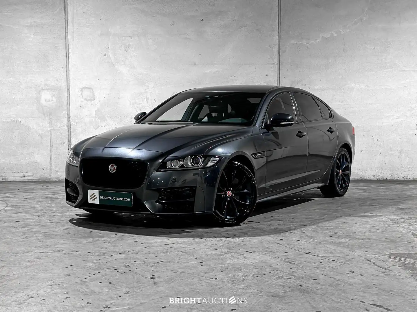 Jaguar XF 2.0t Portfolio Grijs - 2