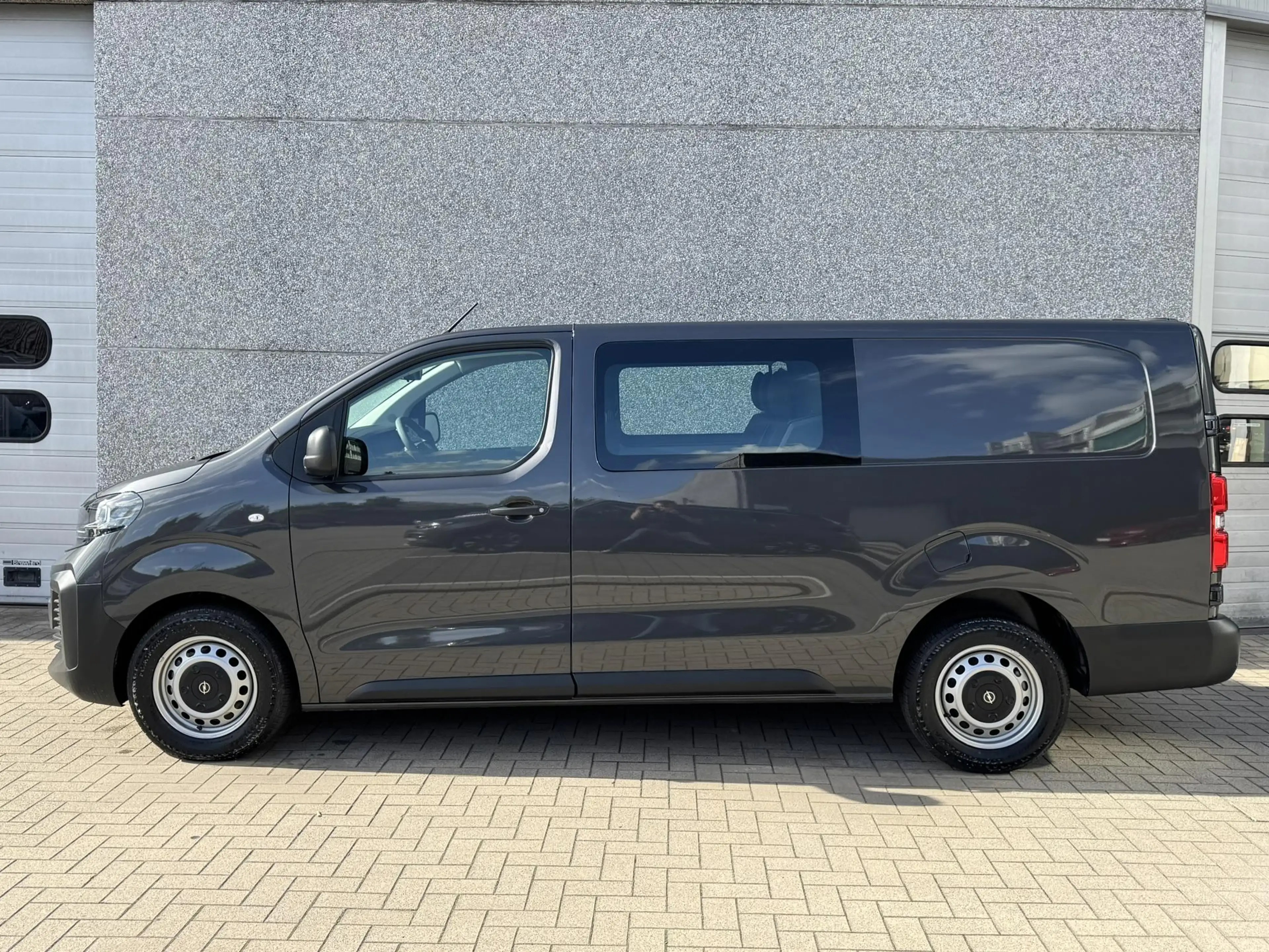 Opel Vivaro 2.2TD 180PK AUT. DUB CAB 6 ZIT CAMERA/CARPLAY/PARK — photo 2