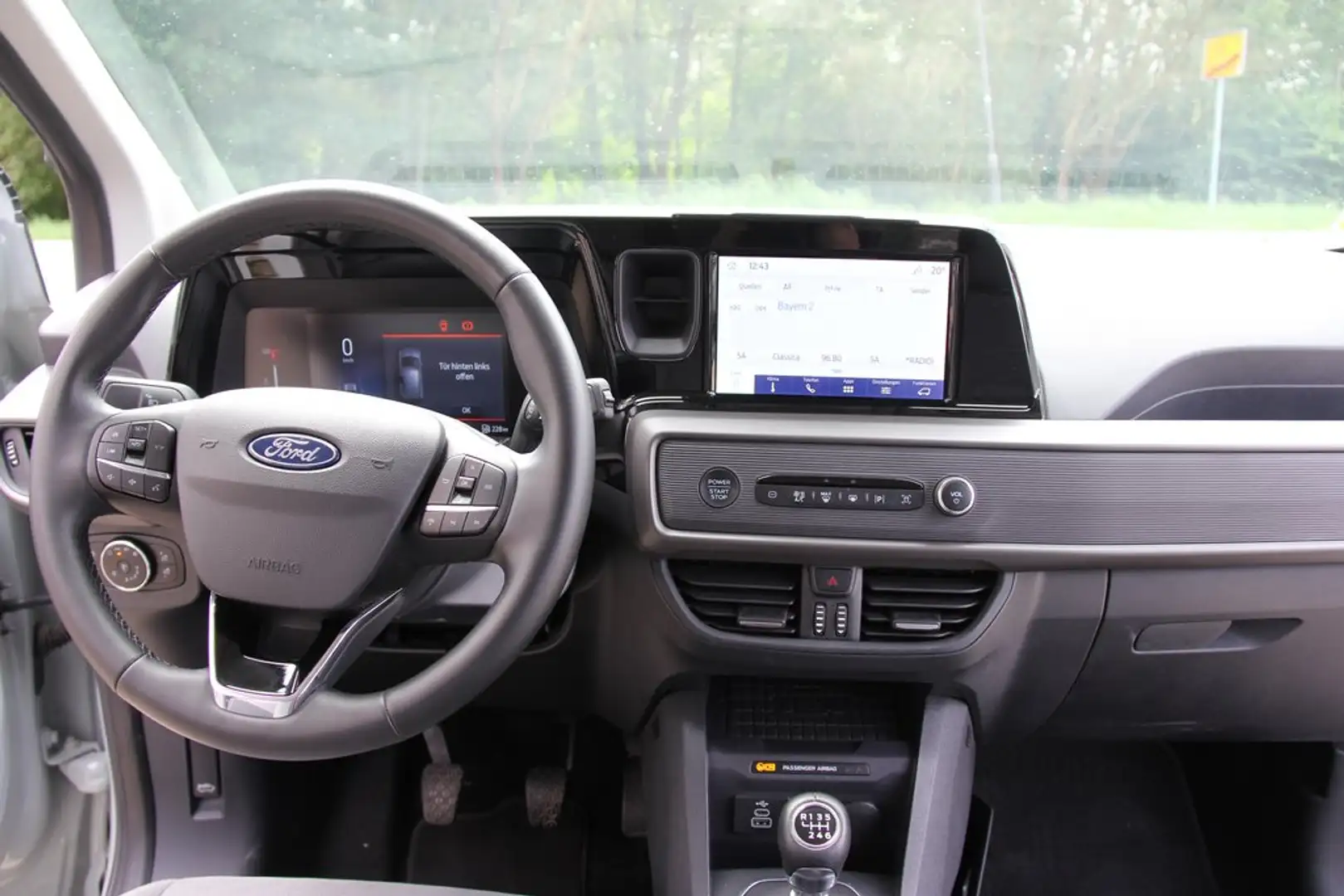 Ford Tourneo Courier 125PS Titanium Kamera Klimaautomatik Grau - 2