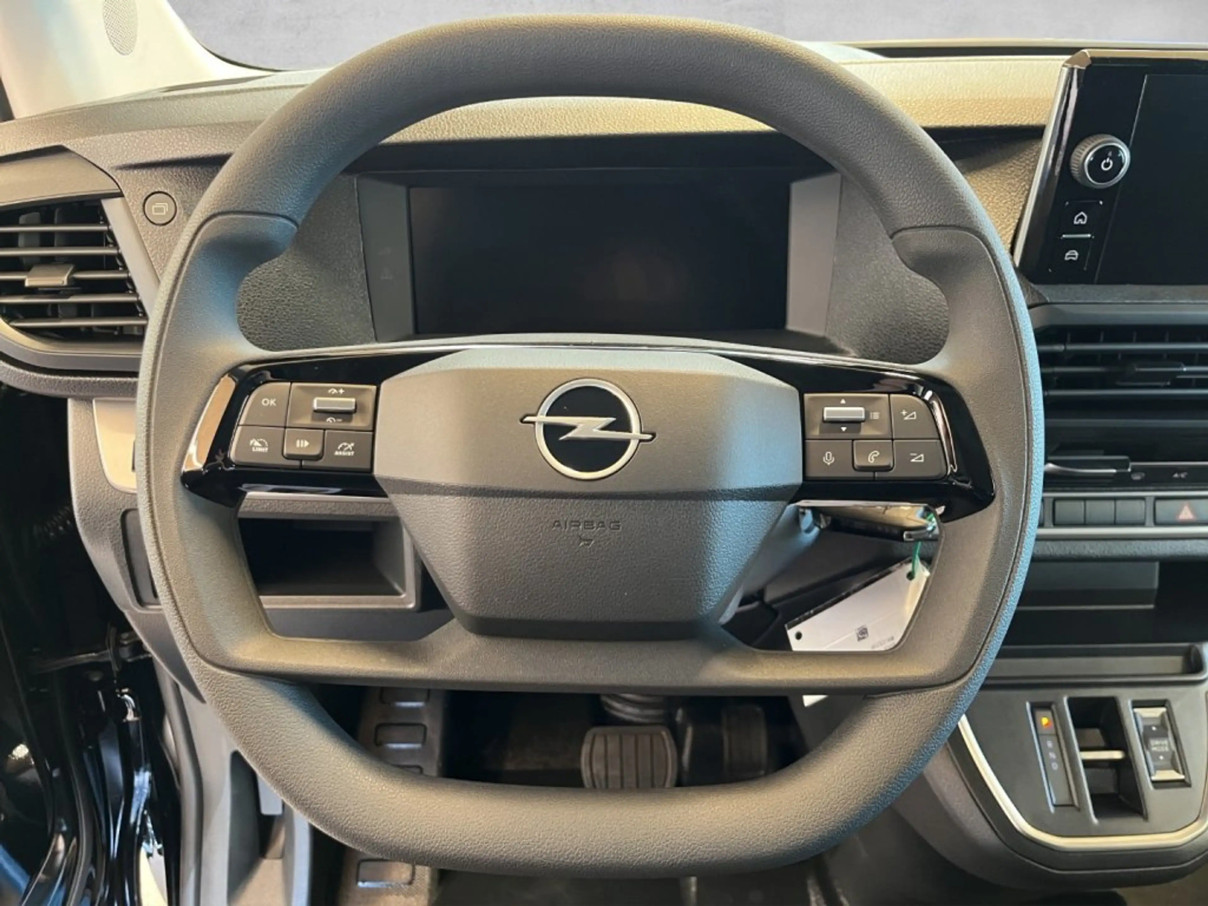 Opel Vivaro Kombi XL BHDI 180 AT8 9-Sitze — photo 10