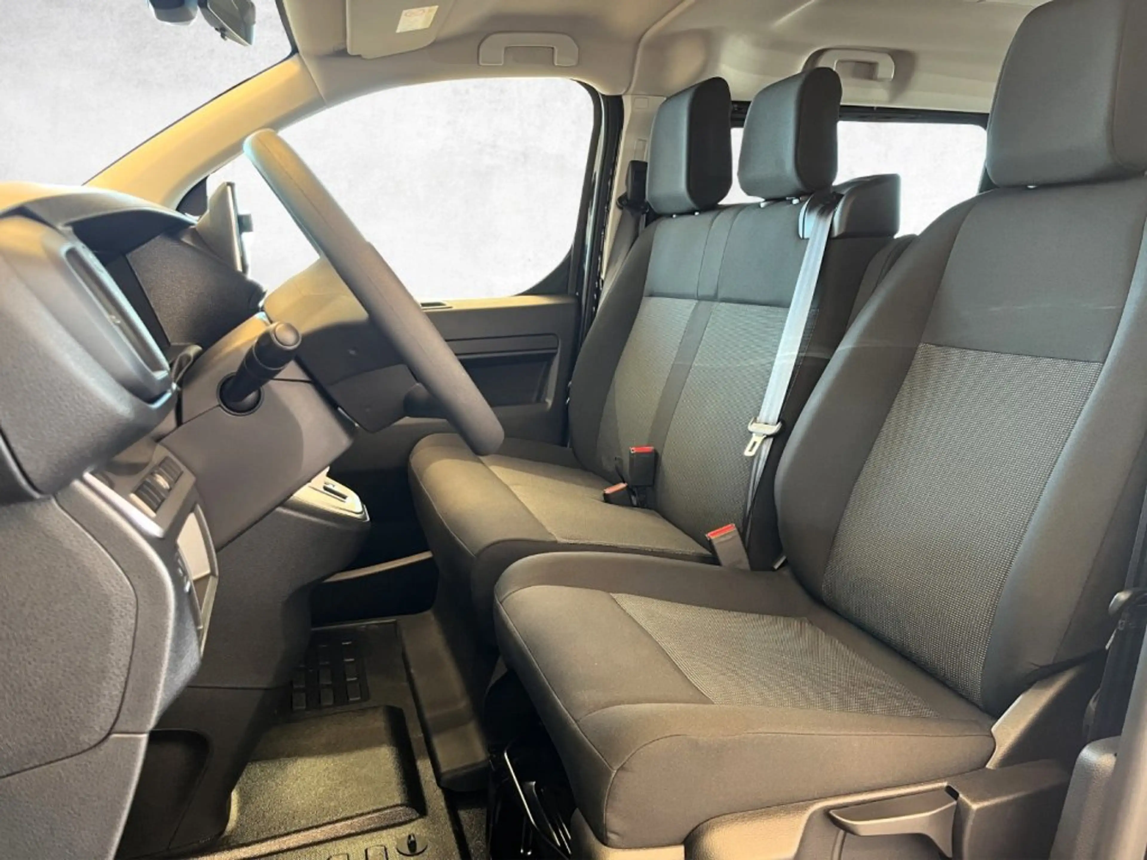 Opel Vivaro Kombi XL BHDI 180 AT8 9-Sitze — photo 9