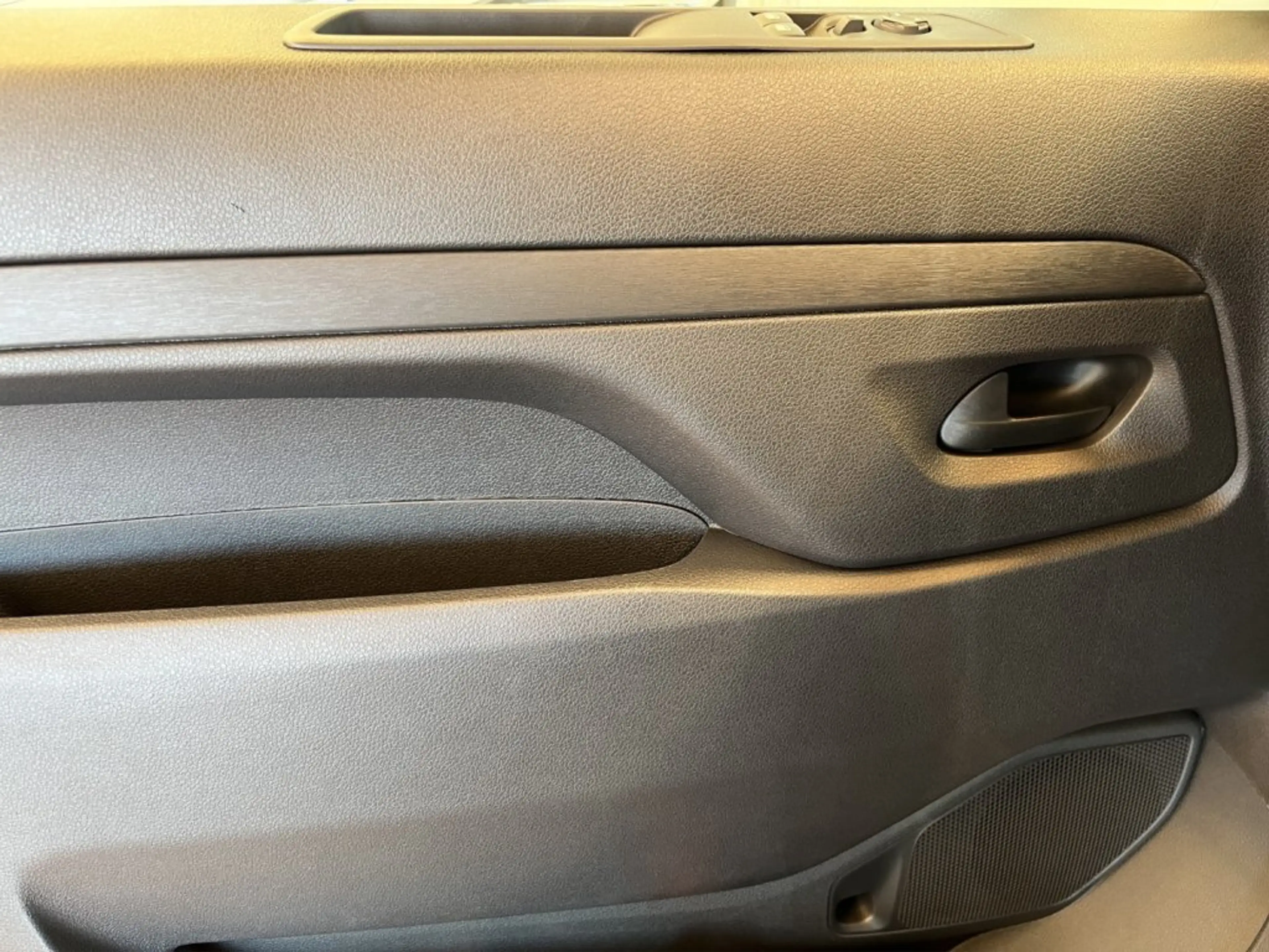 Opel Vivaro Kombi XL BHDI 180 AT8 9-Sitze — photo 12