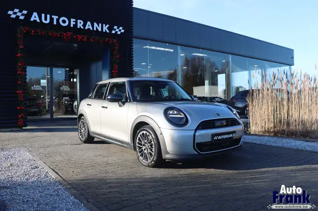 MINI Cooper C 5D / ESSENTIAL / AUT / NAVI / CAM / PDC V+A / 17"