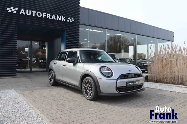 MINI Cooper C 5D / ESSENTIAL / AUT / NAVI / CAM / PDC V+A / 17"