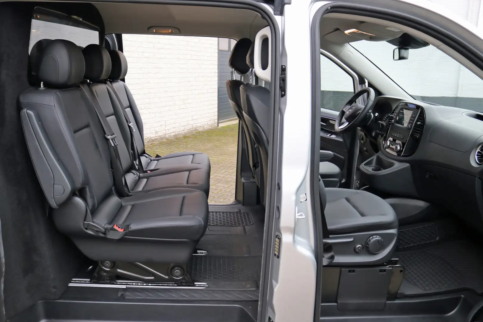Mercedes-Benz Vito 124 CDI L3 DC BPM vrij 9G-TRONIC DEMO 2X SCHUIFDEU Zilver - 2