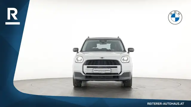Mini Countryman view 2