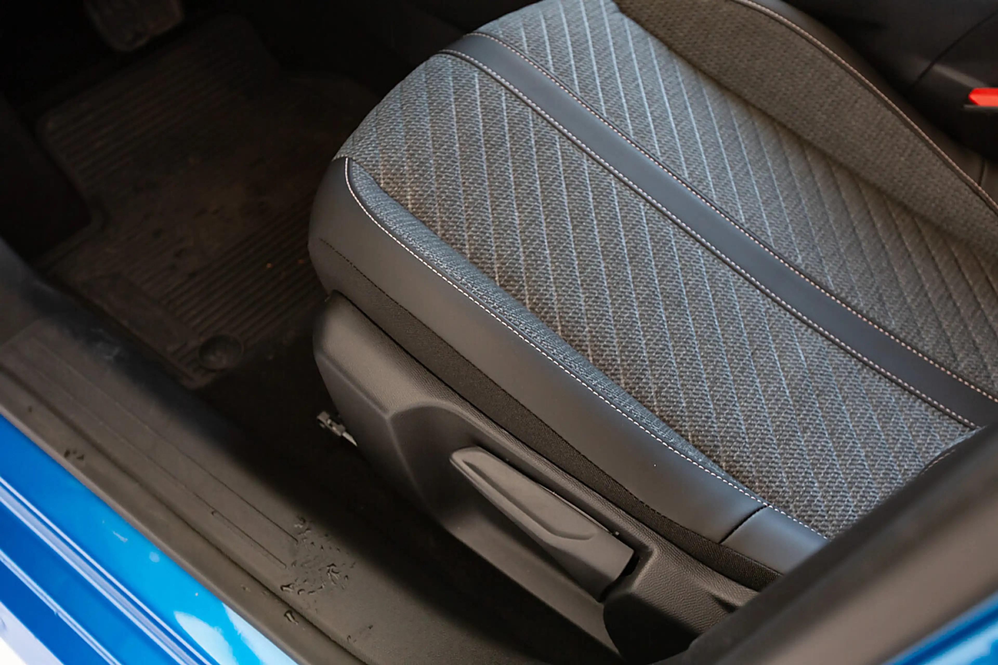 Peugeot e-208 208(e-) Elektromotor (e-) Allure — photo 13