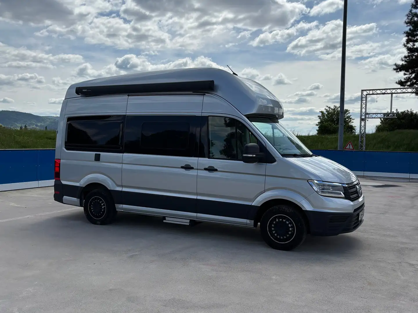 Volkswagen Grand California Grand California TDI Autm. VA 600 AHK,MARKISE, NAV Srebrny - 1