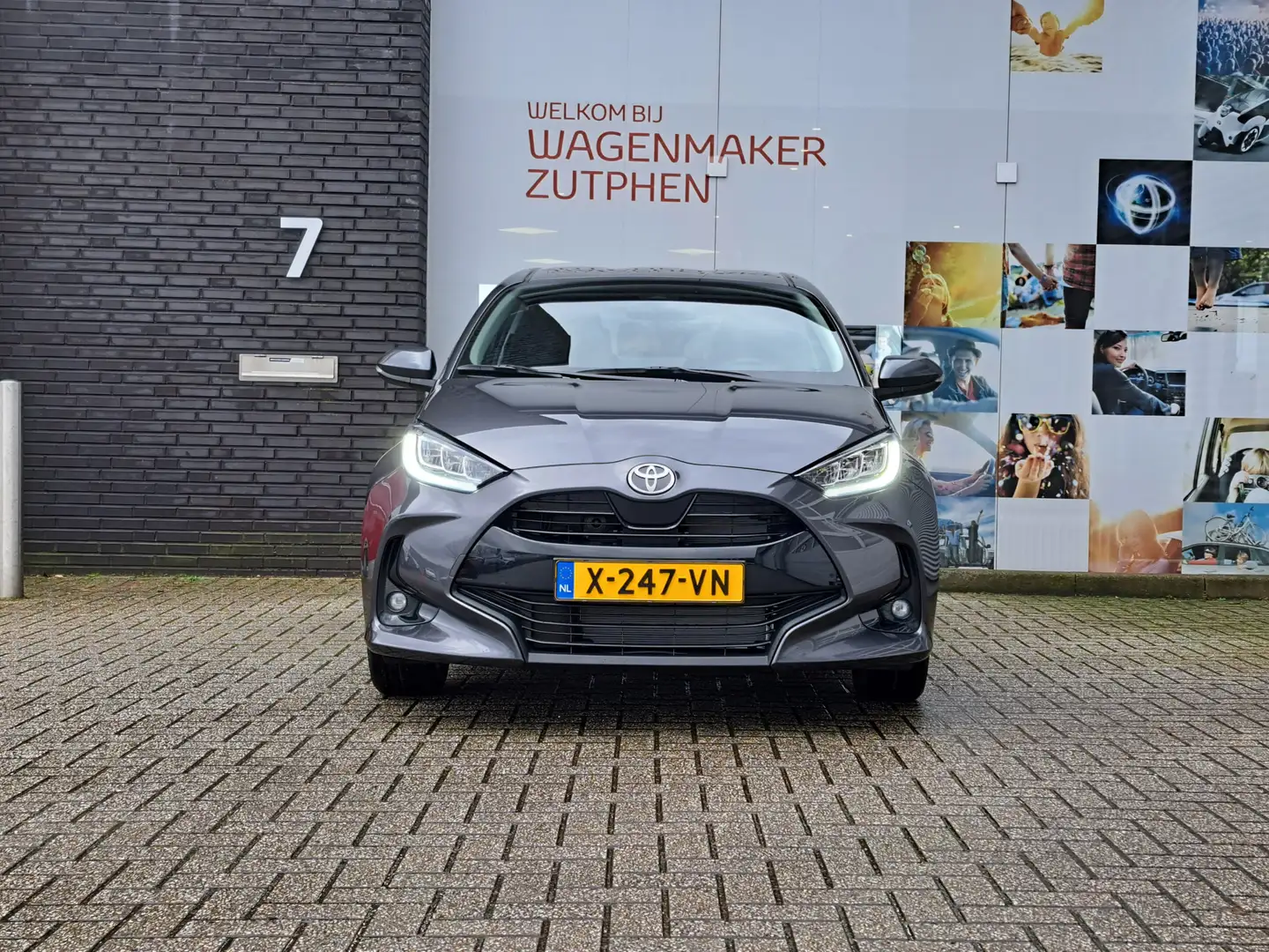 Toyota Yaris 1.5 VVT-i First Edition | APPLE CARPLAY & ANDROID Gris - 2