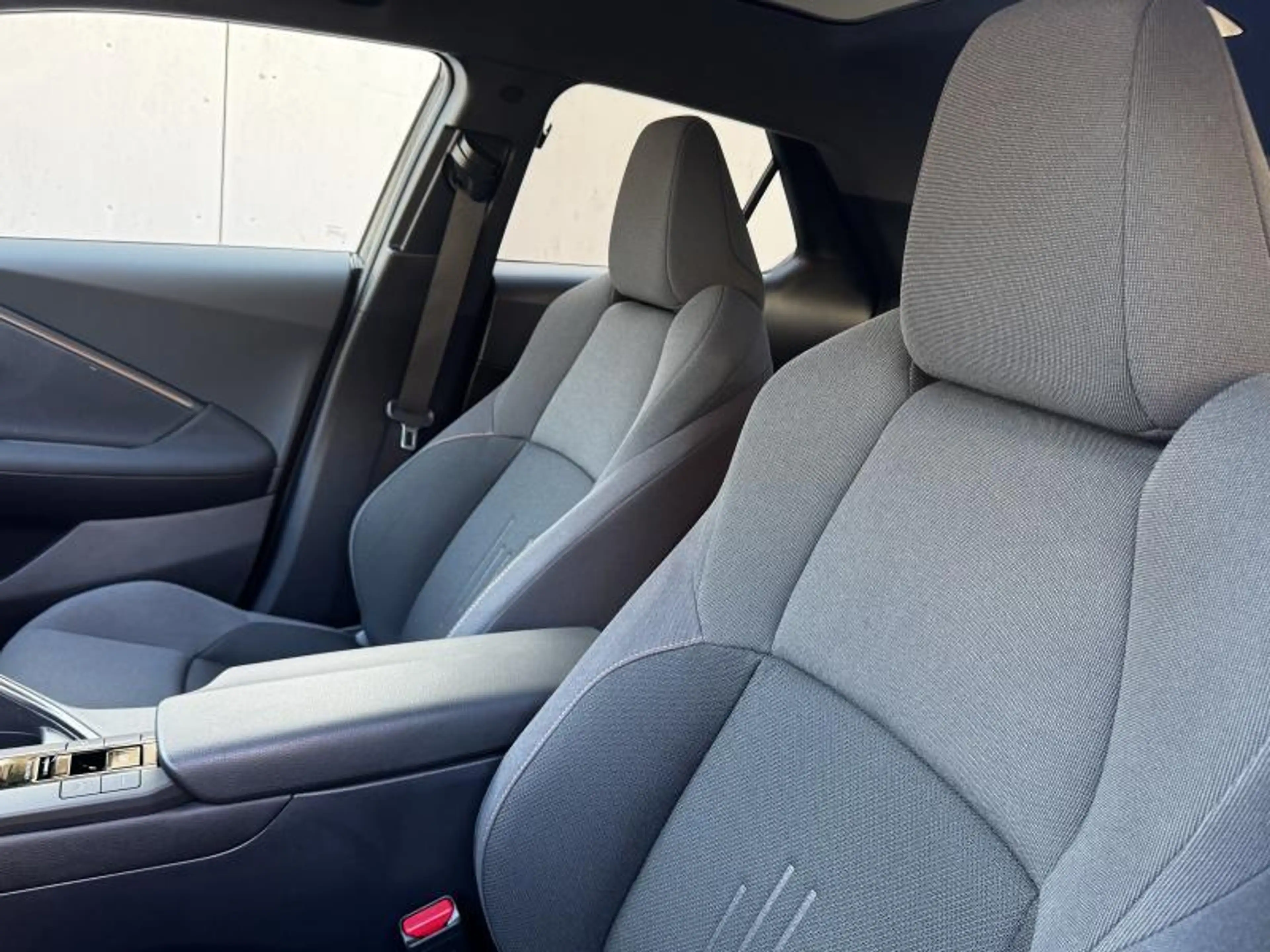 Toyota C-HR ELITE — photo 11