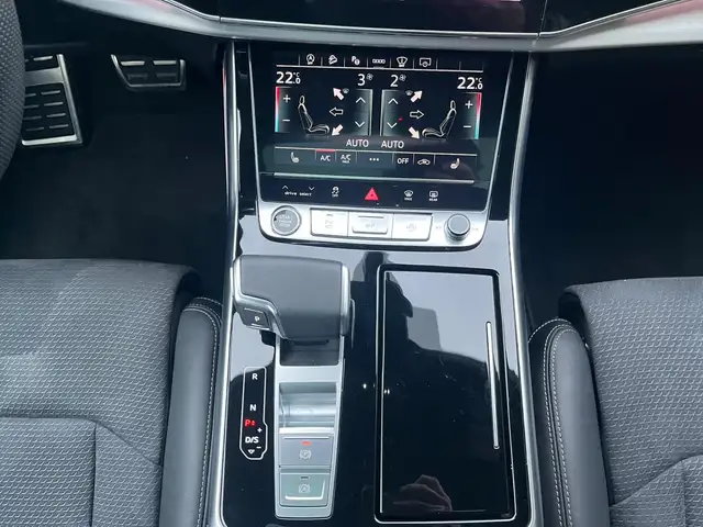 Audi Q8 view 13